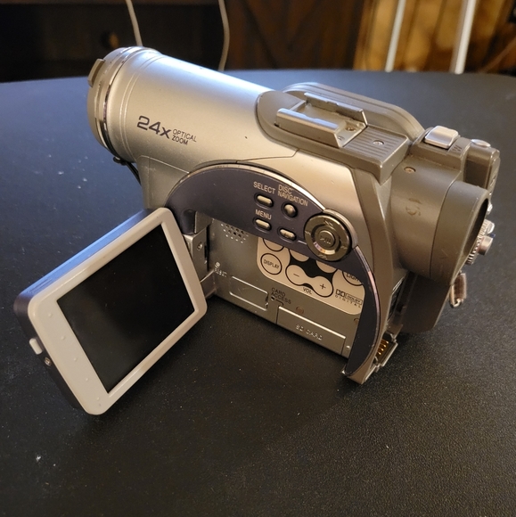 Panasonic Handheld DVD Video Camera - Picture 4 of 8